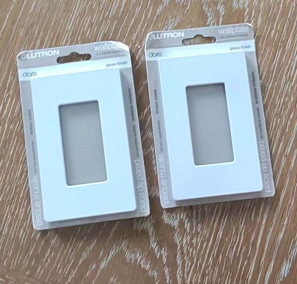 Pair of Lutron Claro 1-Gang Screwless Wallplate White CW-1-WH
